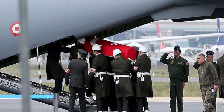 Helikopter kazasında şehit olan askerler memleketlerine uğurlandı