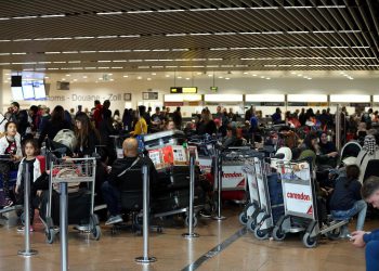 Grev nedeniyle çok sayıda uçuş iptal edildi