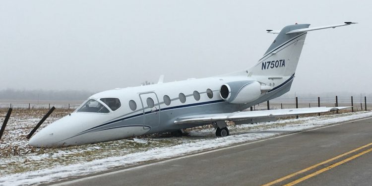 ABD’de Hawker Beechcraft 400A iş jeti pistten çıktı