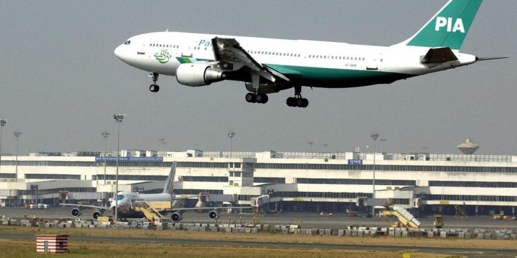 Pakistan hava sahası uçuşlara geçici olarak açılıyor