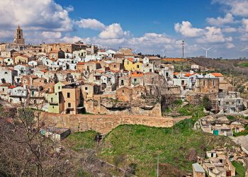 İtalya’nın otantik Grottole köyünde 3 ay yaşamaya ne dersiniz?