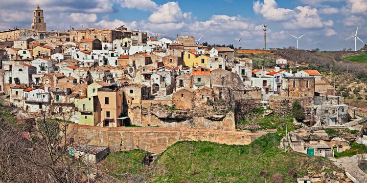 İtalya’nın otantik Grottole köyünde 3 ay yaşamaya ne dersiniz?