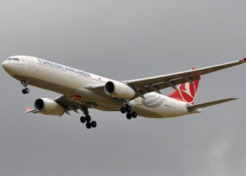 Paris-İstanbul uçağında motor arızası