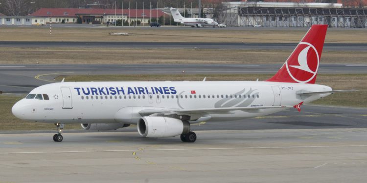 Paris-İstanbul uçağında motor arızası