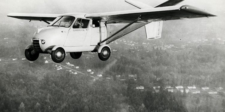 İlk uçan otomobil 70 yıl önce havalanmıştı