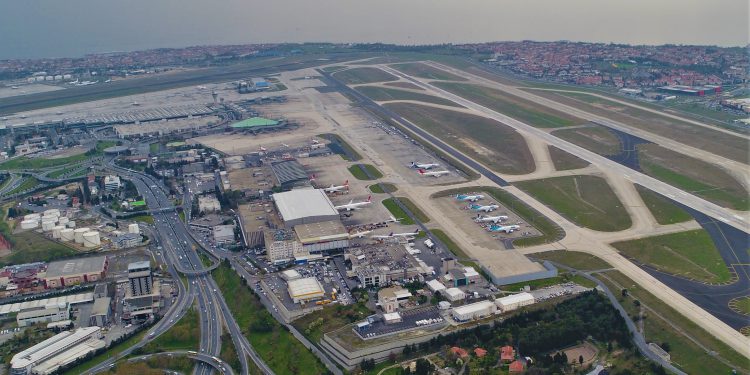 Atatürk Havalimanı, 107 yıl sonra sessizliğe büründü