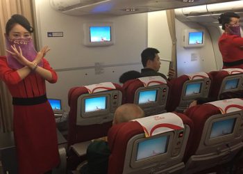 Çinli hosteslerden 10 bin metrede Türk dansı