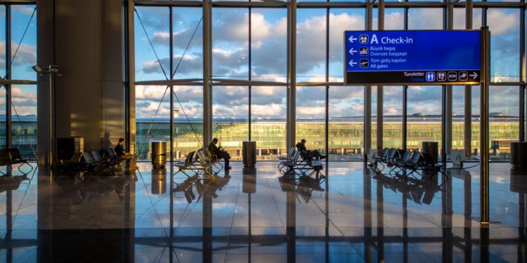 Havalimanında iyi zaman geçirmenin 8 yolu