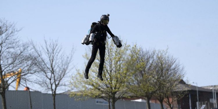 İngiliz askerler ‘sırt roketi’ ile uçacak