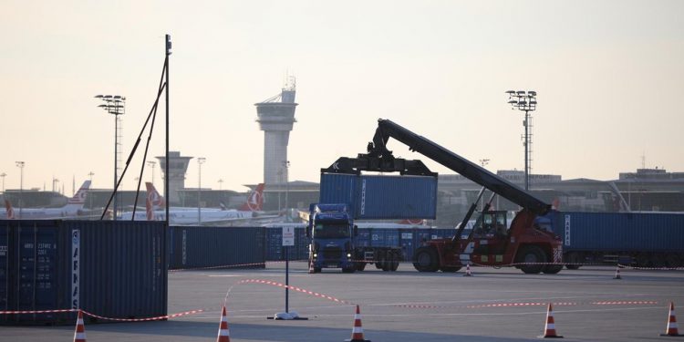 Atatürk Havalimanı 22 saat tüm yolculu seferlere kapanacak