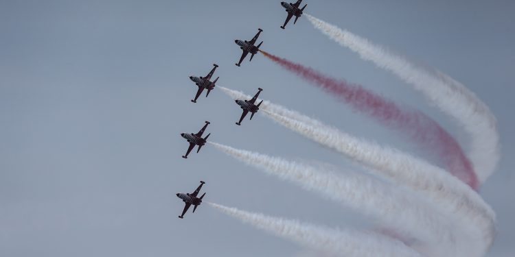 Türk Yıldızları Çanakkale Şehitleri için uçtu!