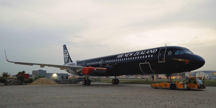 Kadın yolcu uçaktan indirildi