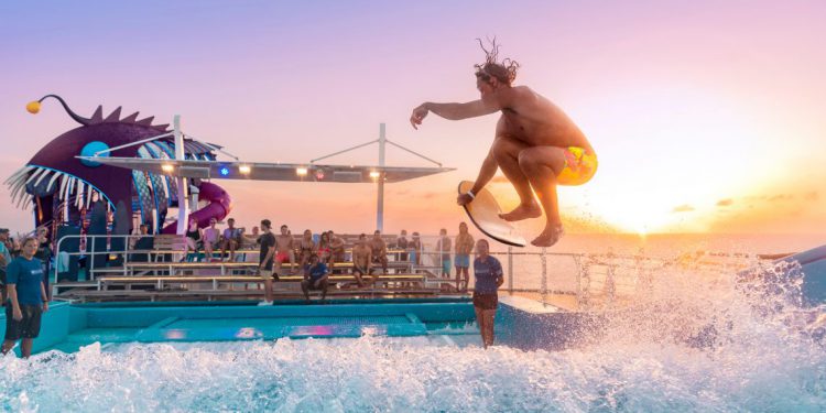 Genç tatilciler Norveç fiyortlarını keşfediyor