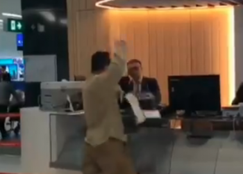 İstanbul Havalimanı’nda yolcu THY personeline saldırdı