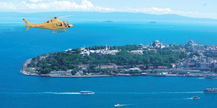 İstanbul’u havadan 12 bin kişi seyretti