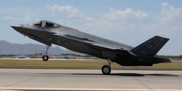 “Türk pilotların F-35 eğitimi sürüyor”