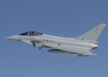 Almanya’da iki savaş uçağı havada çarpıştı