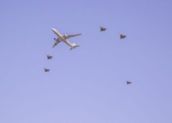 Katar savaş uçaklarını teslim aldı