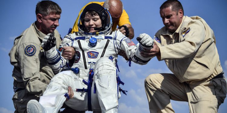 204 gün sonra Dünya’ya döndüler