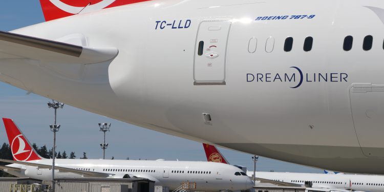 THY’nin yeni uçakları 4 ve 5’nci 787-9’lar Everett’te yan yana