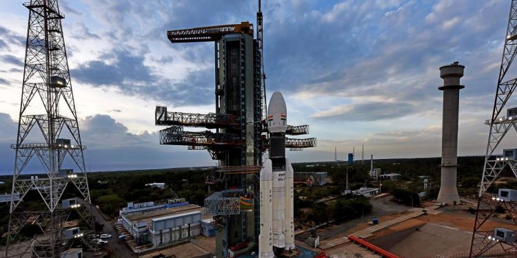 Hindistan’ın Ay seyahati son anda ertelendi