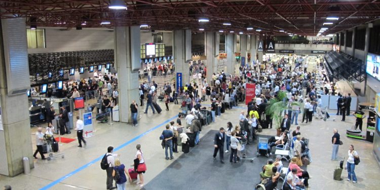 Havalimanında 750 kilogram altın çaldılar!