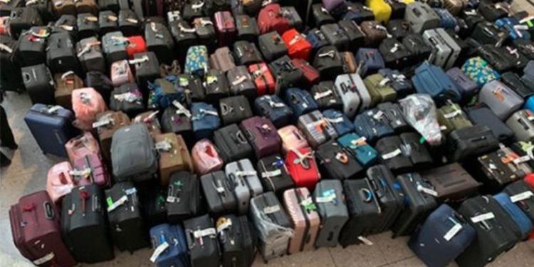 Yüzlerce bagaj ortada kaldı