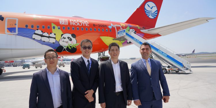 En renkli uçak İstanbul Havalimanı’nda