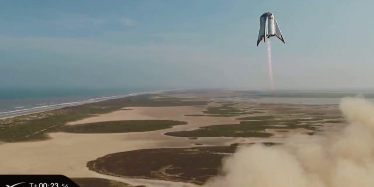 Starhopper 150 metre yüksekliğe çıktı