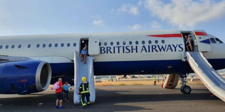 Kabindeki duman acil iniş yaptırdı