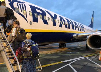 Koltuğunu dik konuma getirmedi polis çağrıldı