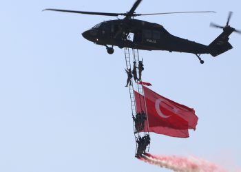 Emniyet Havacılık’ın ‘Üzüm Salkımı’ gösterisi