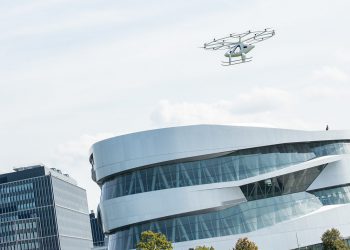 Uçan taksi Volocopter test uçuşu yaptı