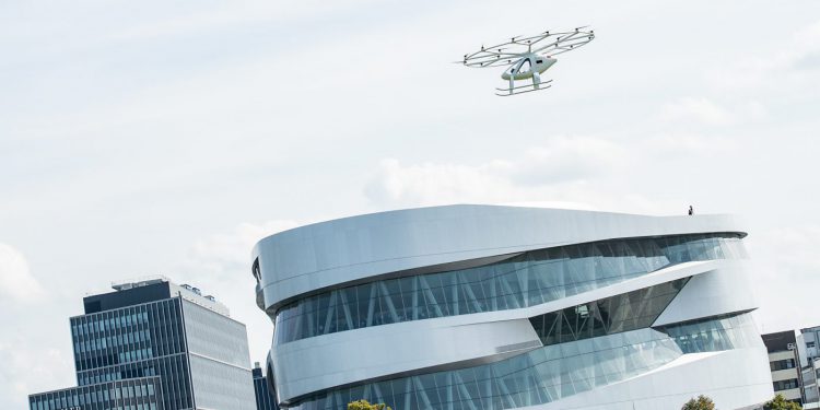 Uçan taksi Volocopter test uçuşu yaptı