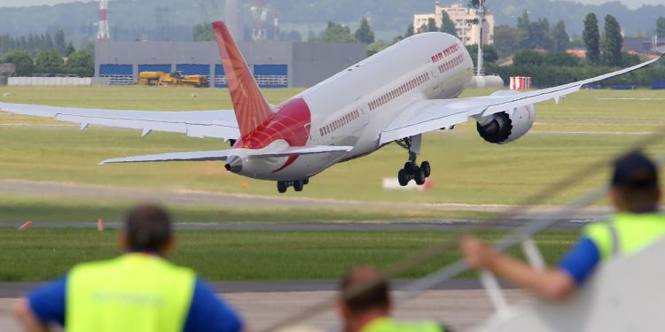 Hindistan 5 yılda 100 havalimanı inşa edecek