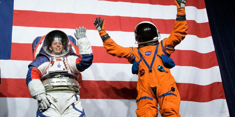 NASA yeni nesil uzay giysilerini tanıttı