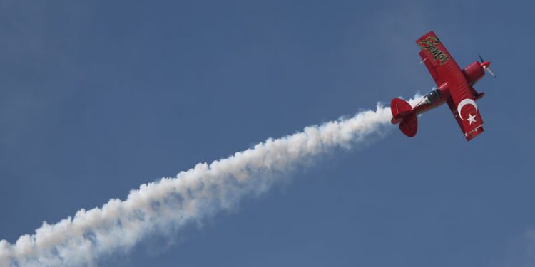 Kadın akrobasi pilotundan Cumhuriyet Bayramı’na özel gösteri
