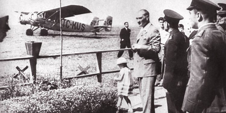 Türk havacılığının en büyük destekçisi Atatürk