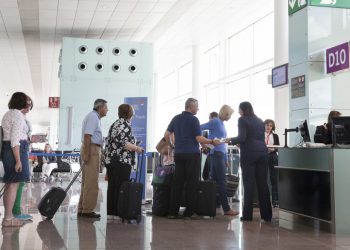 Uçağa binerken kıyafetinize dikkat edin!