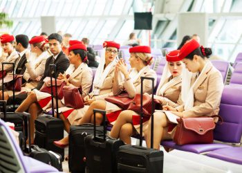 Hostes kıyafetlerini merak ediyor musunuz?