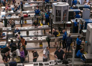 Havalimanı güvenliğinden hızlı geçmenin 6 yolu