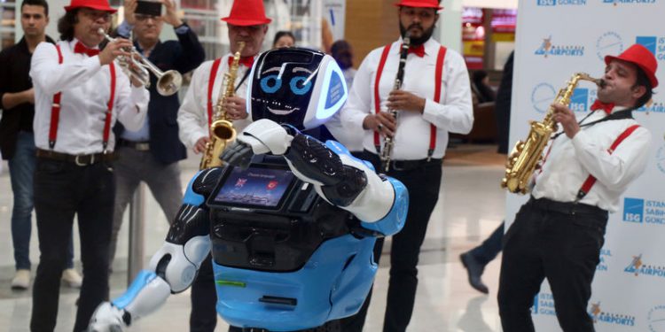 Sabiha Gökçen’de yolculara “Aerobot” yardım edecek