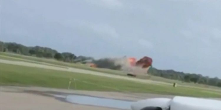 ABD’de gösteri uçağı böyle düştü!