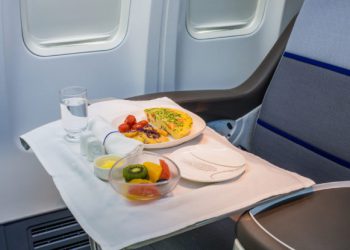 Sindirim sorunu yaşamadan uçmanın 6 yolu