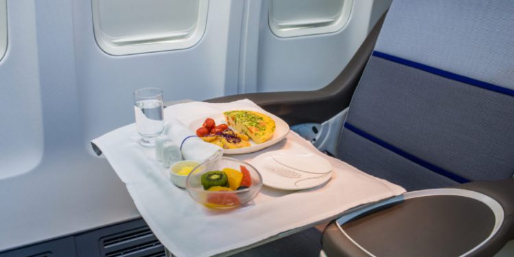 Sindirim sorunu yaşamadan uçmanın 6 yolu