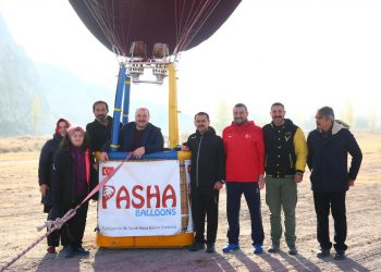 Bakan Varank ilk yerli balon ile uçtu