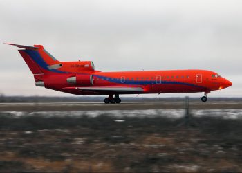 Motoru arıza yaptı, havalimanına geri döndü