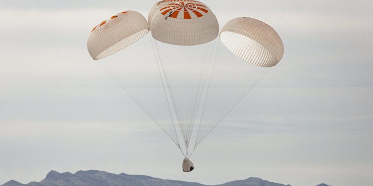 Crew Dragon’dan başarılı paraşüt testi