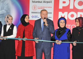 Cumhurbaşkanı Erdoğan, İGA’da sergi açılışına katıldı