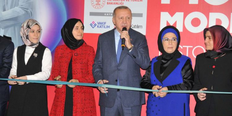 Cumhurbaşkanı Erdoğan, İGA’da sergi açılışına katıldı
